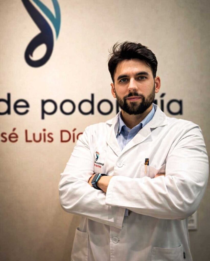 El podólogo José Luis Díaz posando a cámara